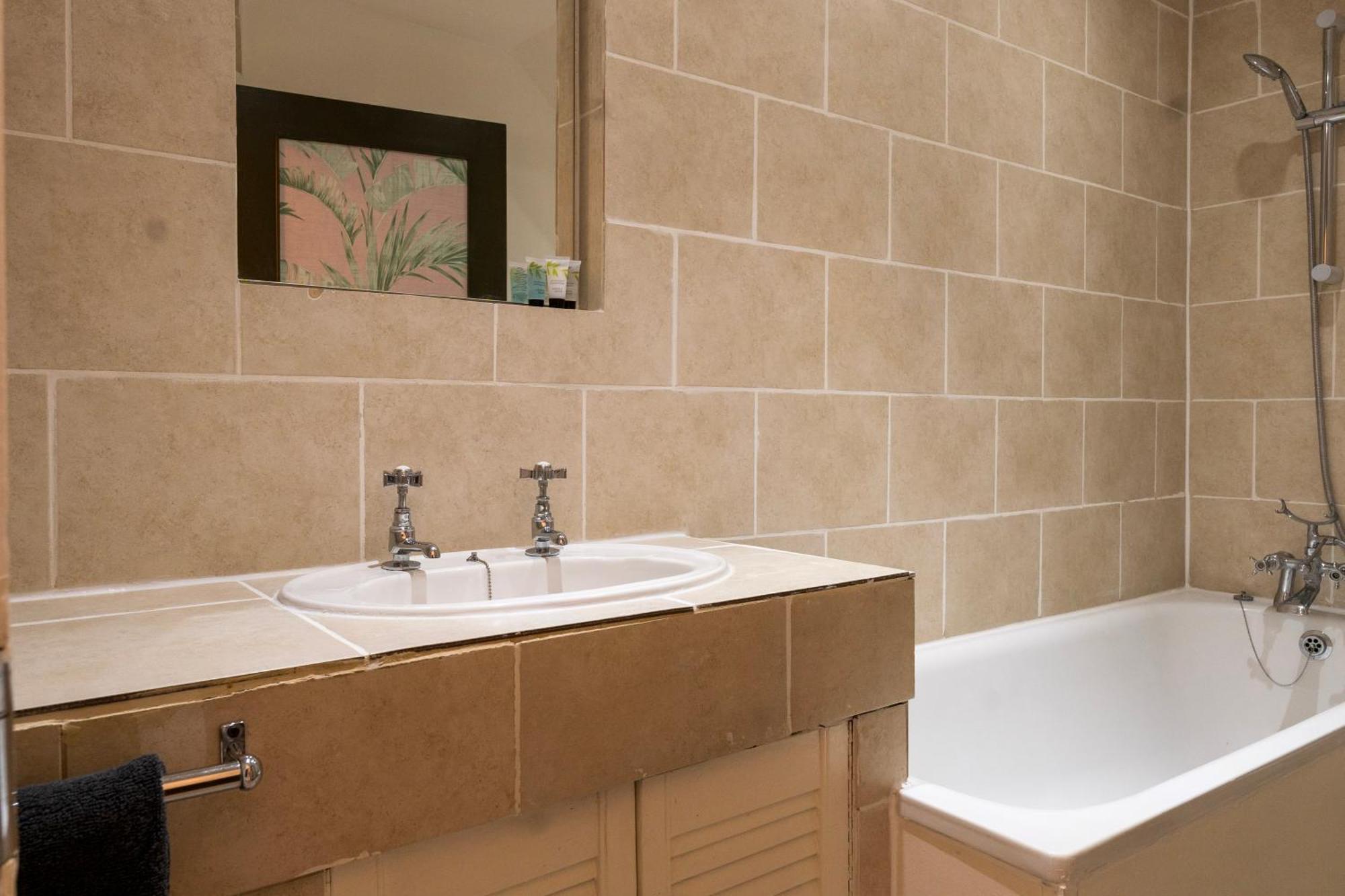 5C- Stylish Urban Retreat - Spacious 2 Bed Flat Londres Exterior foto