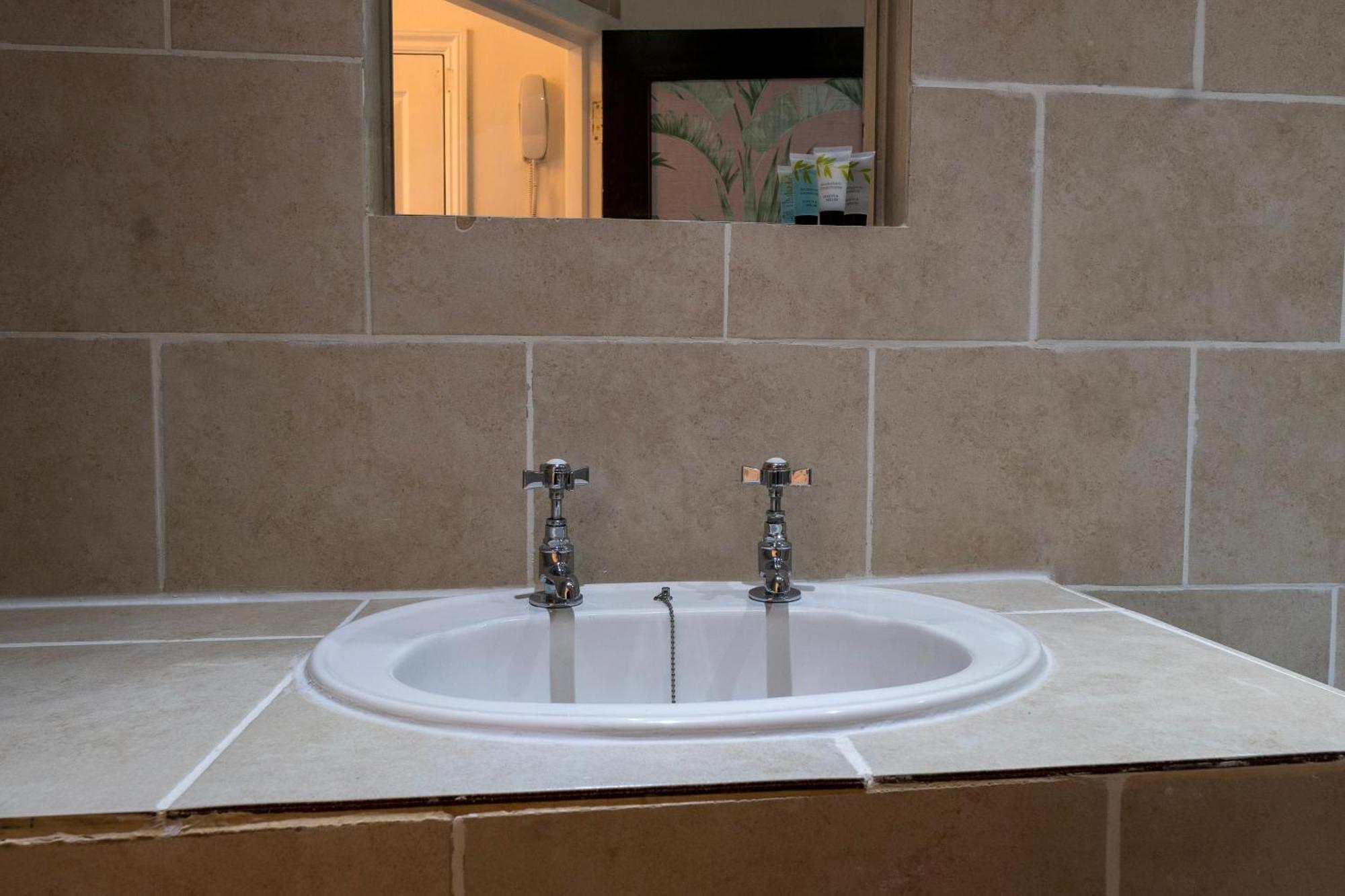 5C- Stylish Urban Retreat - Spacious 2 Bed Flat Londres Exterior foto